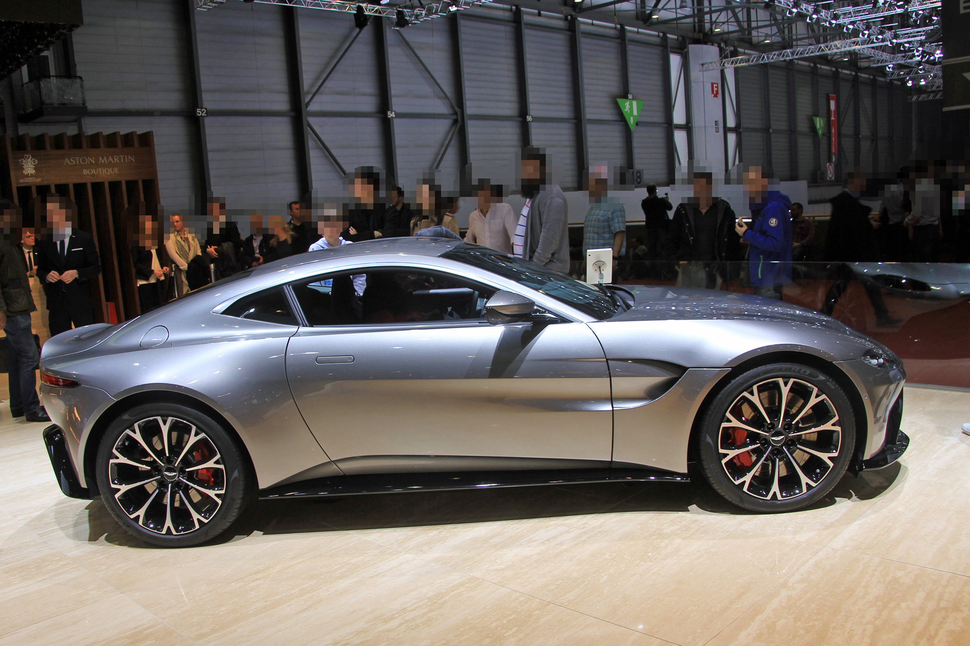 Aston Martin Vantage 2