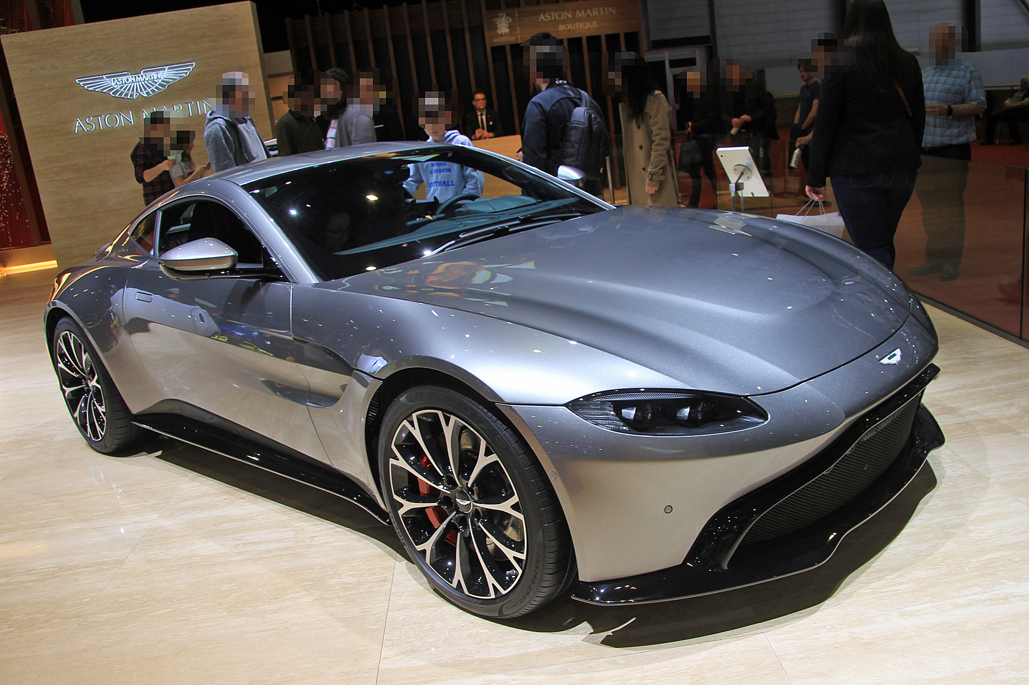 Aston Martin Vantage 2