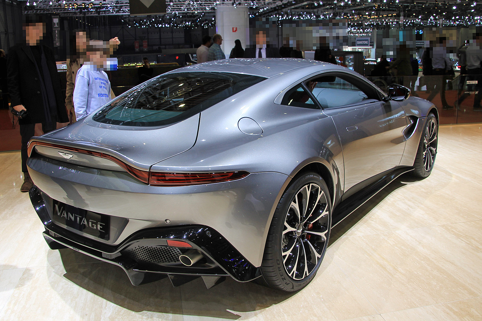 Aston Martin Vantage 2