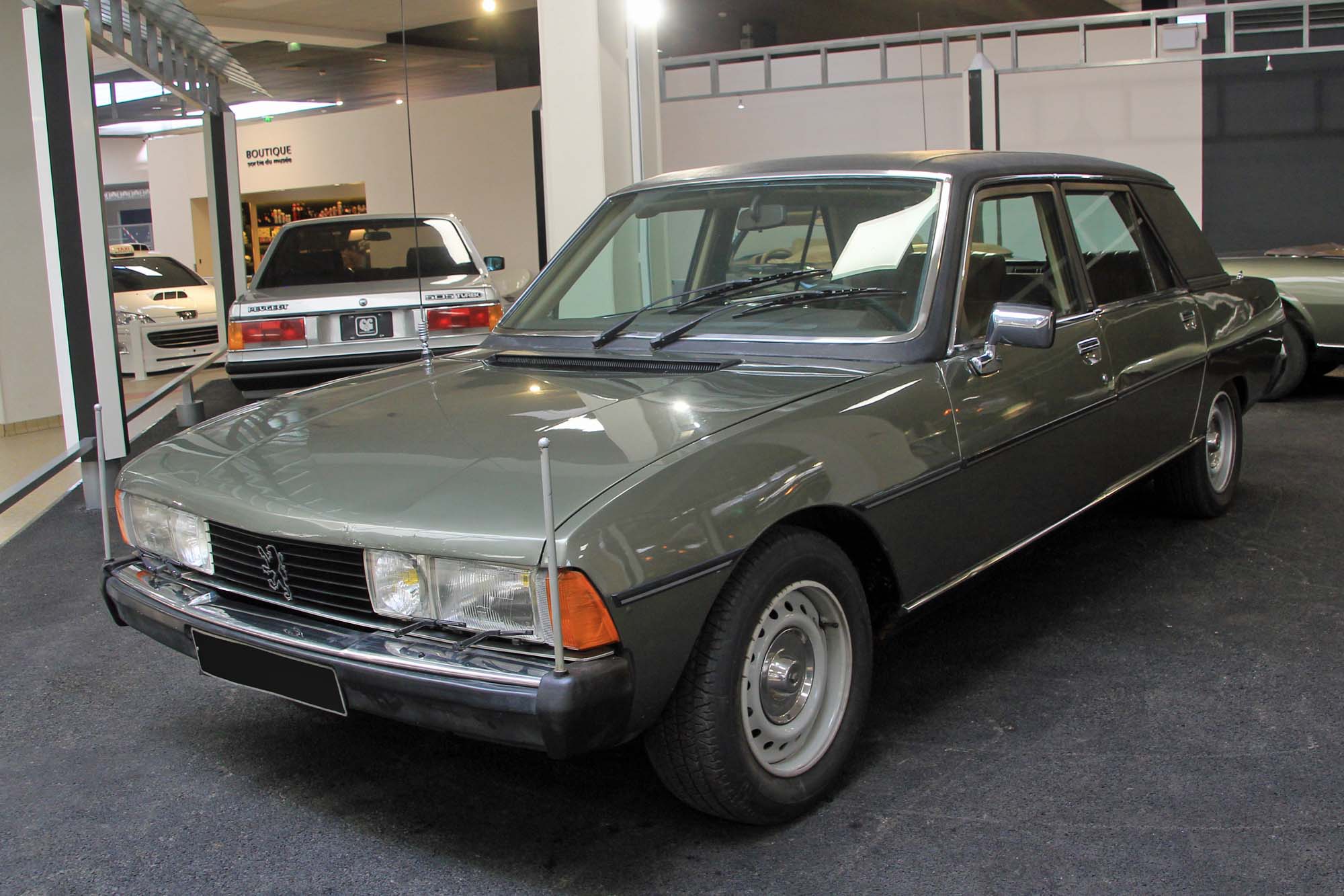 Peugeot 604 limousine blindée