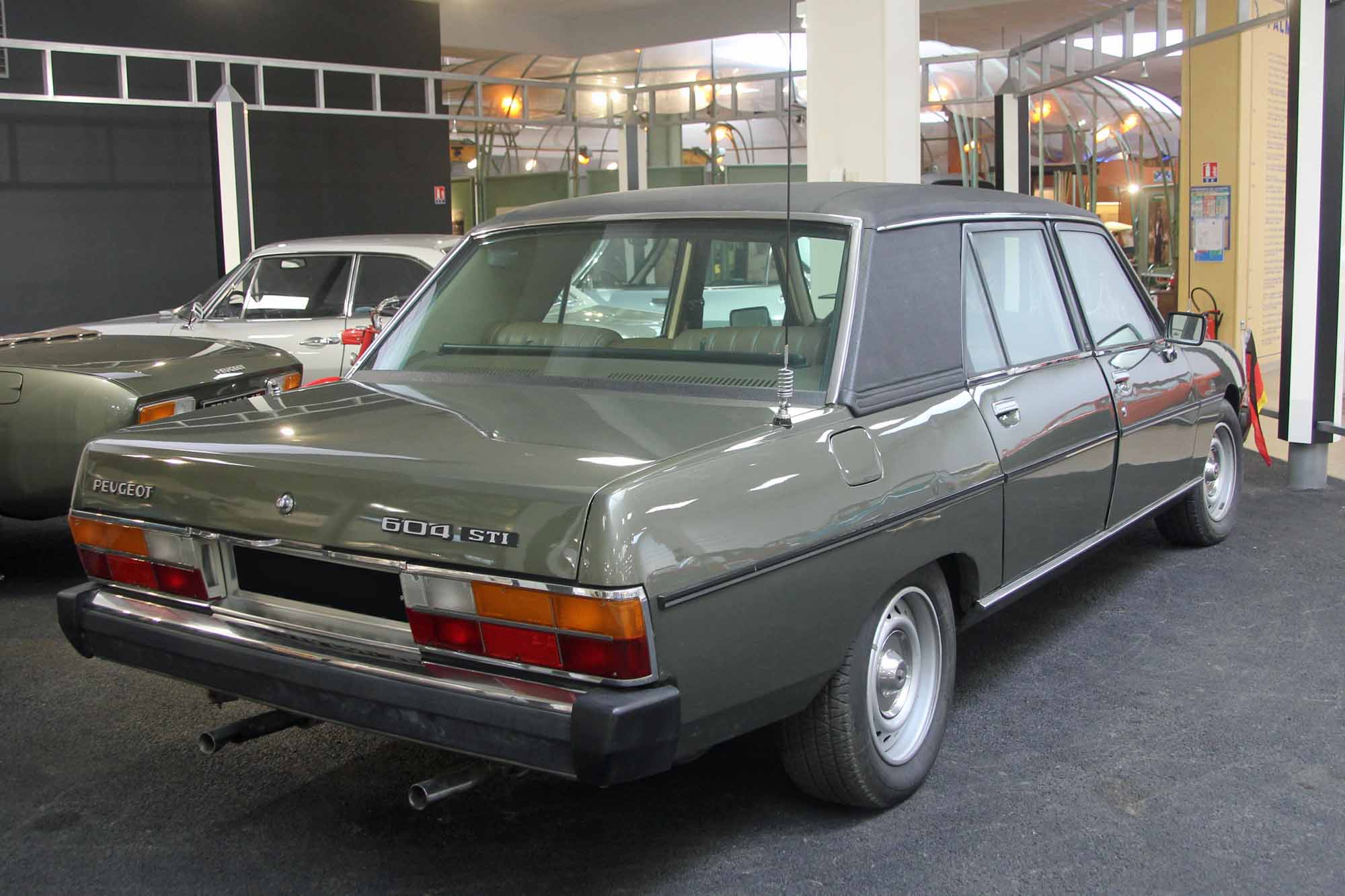 Peugeot 604 limousine blindée