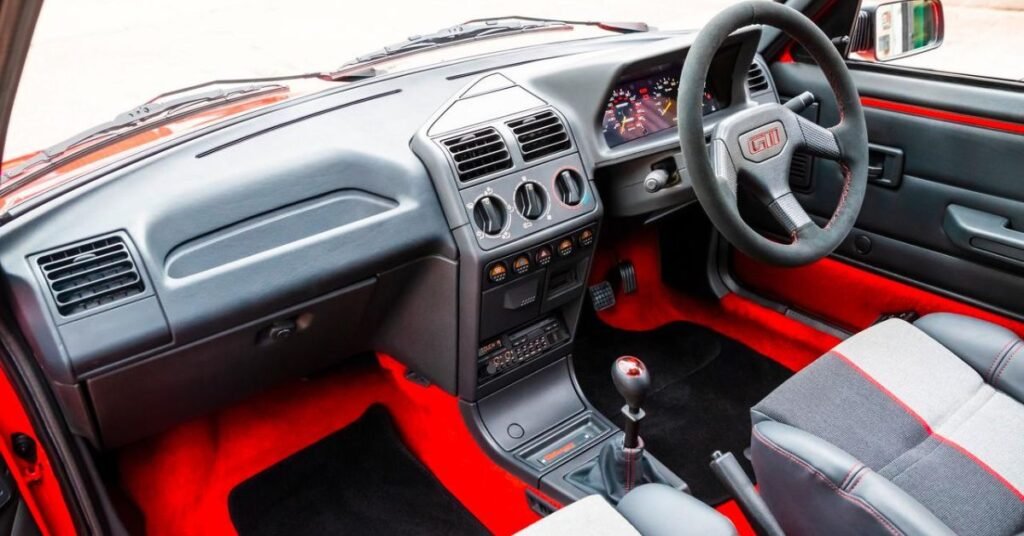 nouvelle peugeot 205 gti 2025 intérieur